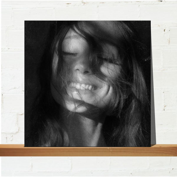 Ariana Grande – Petal